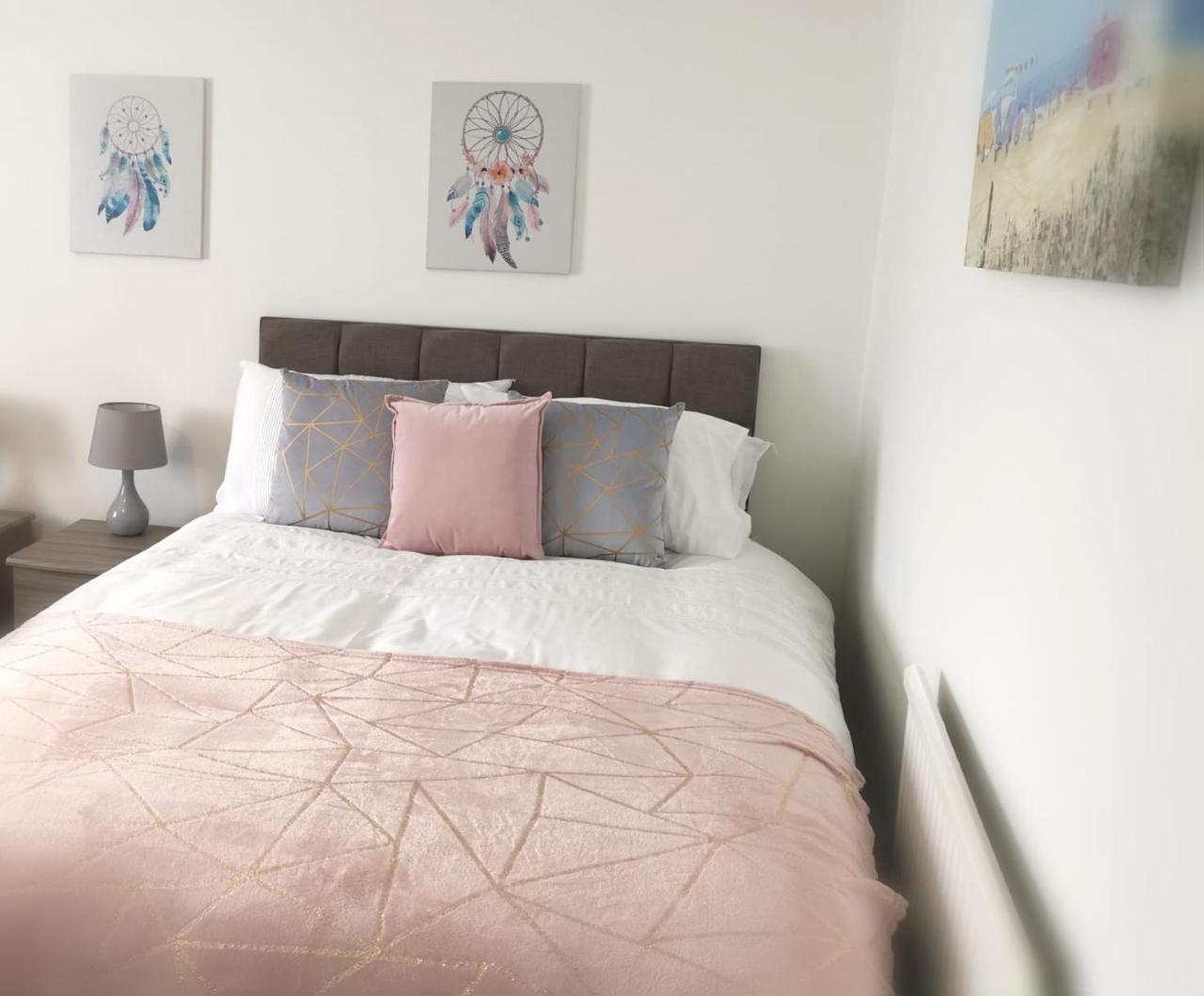 Parking, Smart Tv'S In All Rooms, Central Location Swansea Exterior foto