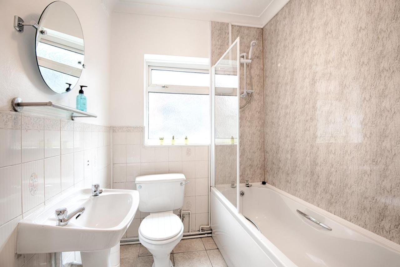 Parking, Smart Tv'S In All Rooms, Central Location Swansea Exterior foto